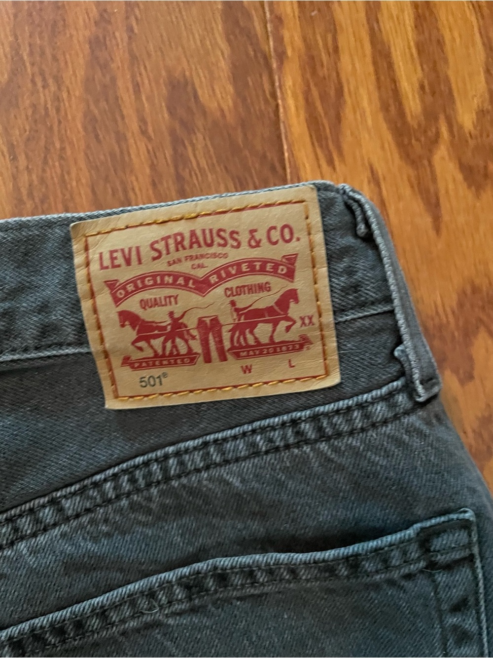 Levi's Women’s Cropped Straight Leg Jeans in Charcoal Sz 28